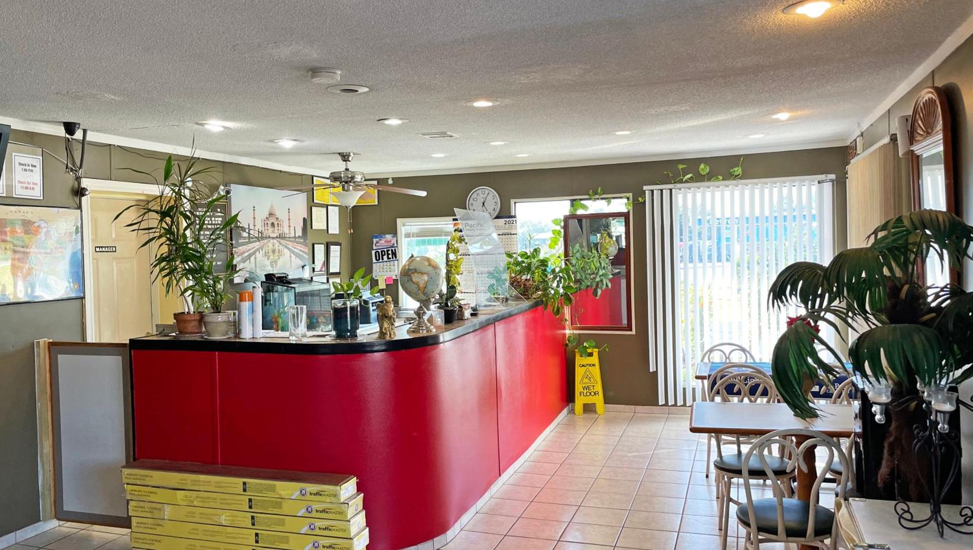 Express Inn Thomson Bagian luar foto