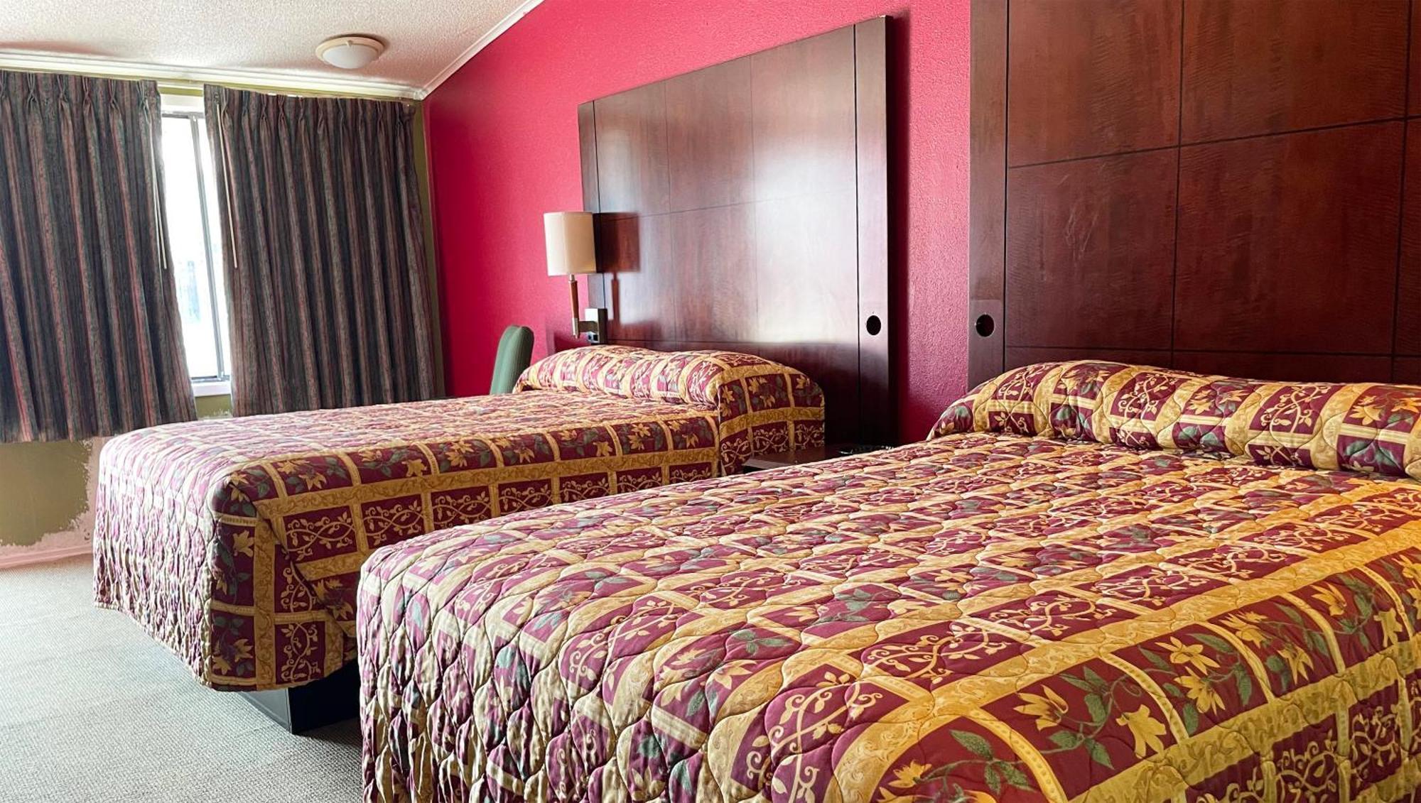 Express Inn Thomson Bagian luar foto