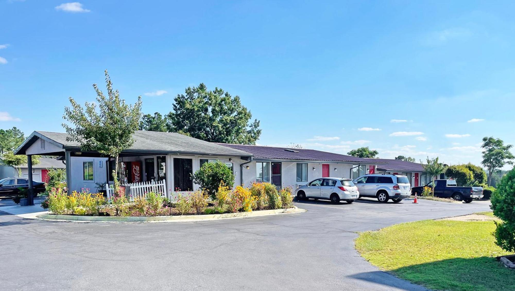 Express Inn Thomson Bagian luar foto