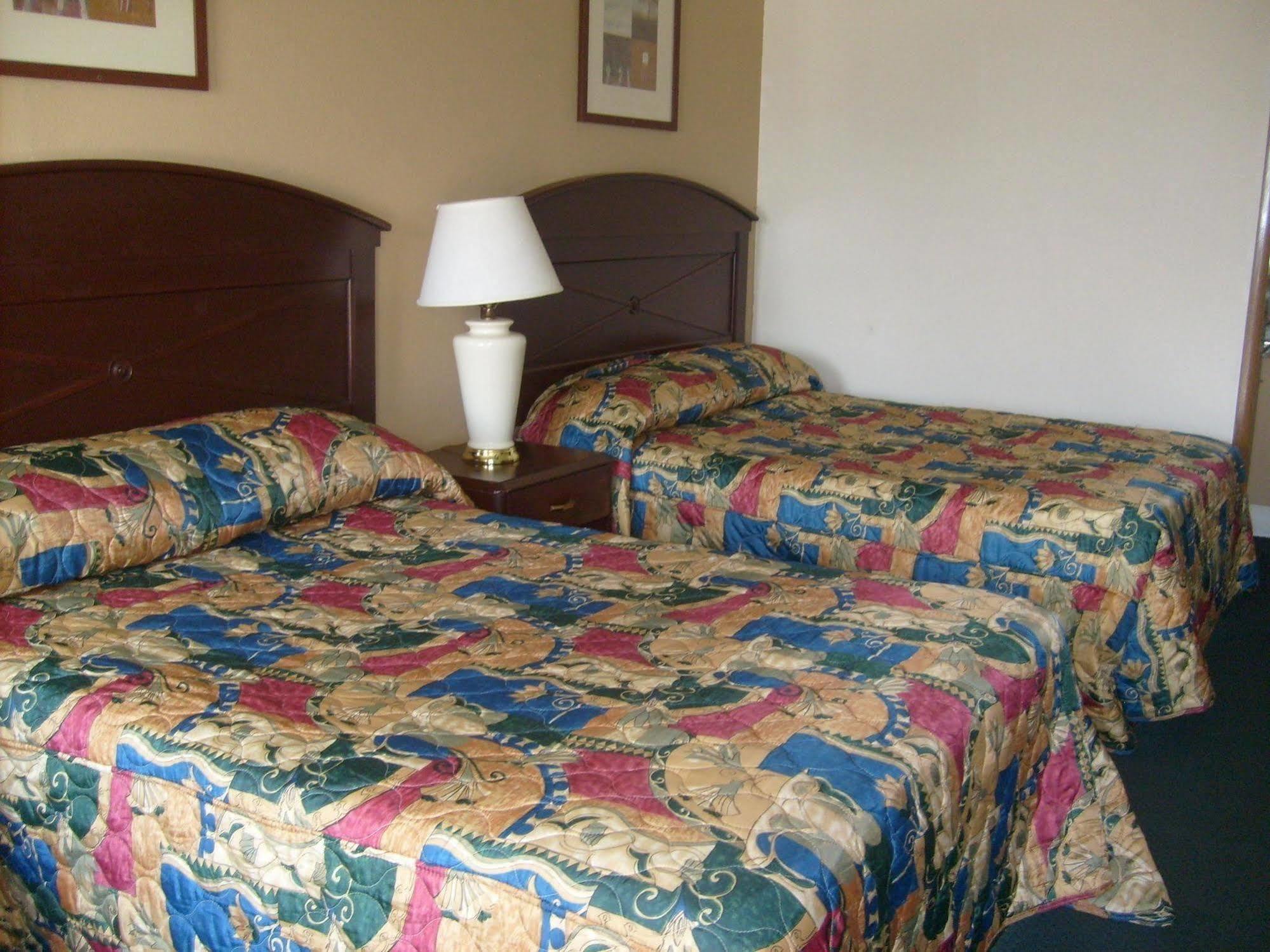 Express Inn Thomson Bagian luar foto