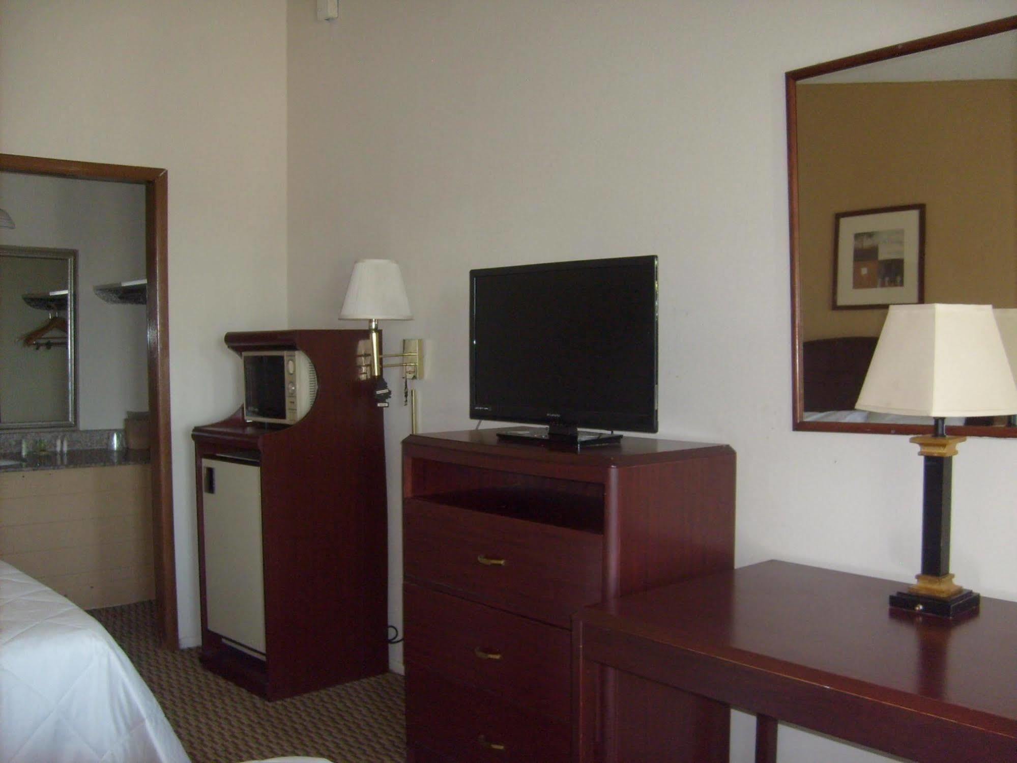 Express Inn Thomson Bagian luar foto